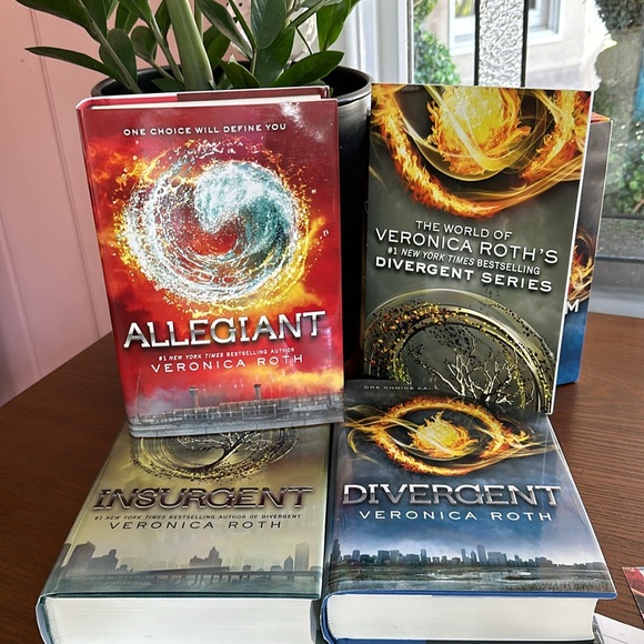 The Divergent Series (3 books + booklet) - Picture 2 of 3